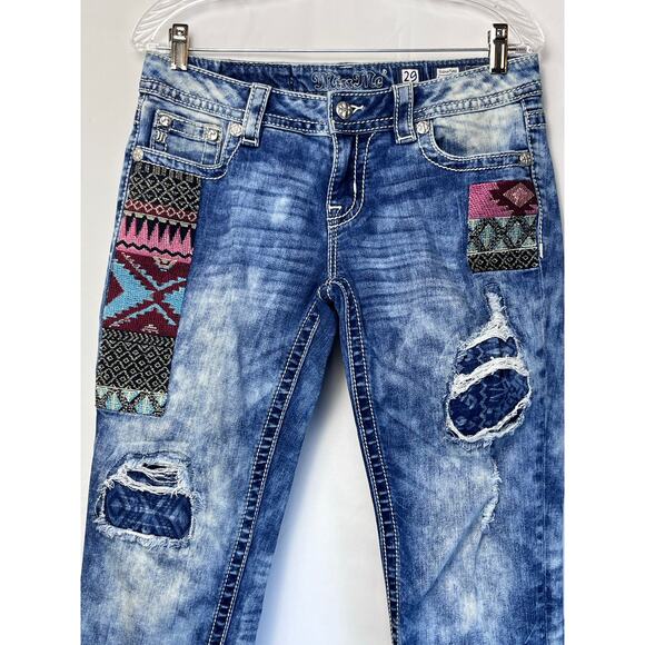 Miss Me Juniors Size 29 Blue Signature Cuffed Capri Distressed Embroidered Jeans - Picture 12 of 12